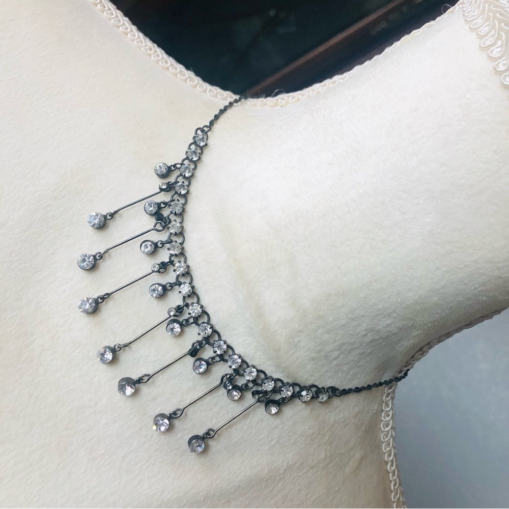 Vintage 90s elegant dangle clear stone chrome twisted chain necklace